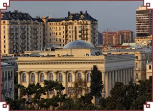Музейный центр Министерства культуры и туризма Азербайджанской республики. Построено в 1960 году по проекту азербайджанского архитектора Гасана Меджидова. Имеет четыре этажа. На первом - фойе и музейный киоск; на втором — актовый зал и Азербайджанский государственный музей ковра и народно-прикладного искусства; на третьем — Музей независимости Азербайджана и Азербайджанский государственный театральный музей имени Дж. Джаббарлы; на четвёртом — Круглый зал, Галерея искусств и Информационно-обозревательный центр «Русский музей»: виртуальный филиал.