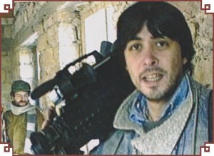Чингиз Мустафаев (1960-1992) Он был одним из известных журналистов Азербайджана, хотя работал журналистом менее года. Не имея журналистского образования, создал видеоантологию Карабахской войны, внеся неоценимый вклад в документирование зверств, совершенных на этой войне, которая, увы, положила конец и его собственной жизни. Он был убит 15 июня 1992 года в ходе Карабахской войны между Арменией и Азербайджаном. Ему присвоено звание Национального Героя Азербайджана.